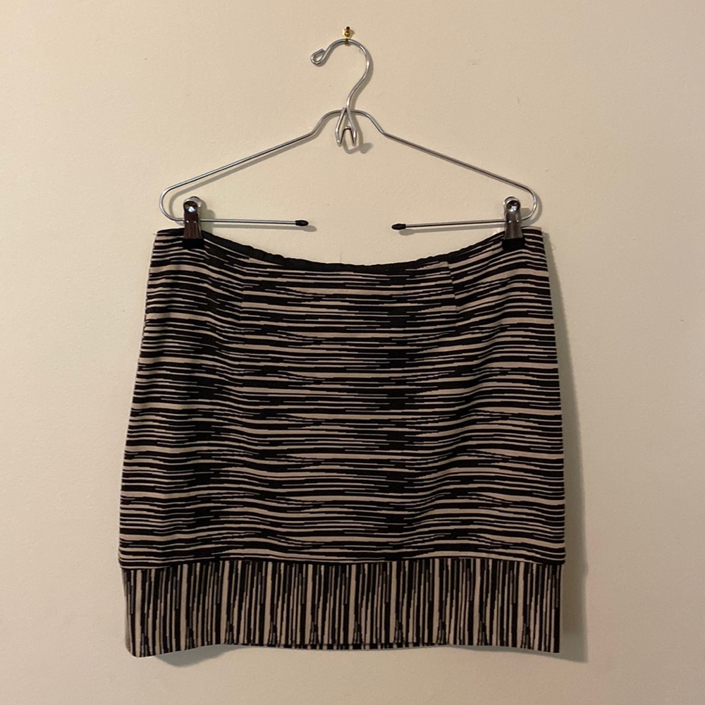 Trina Turk black/white pattern mini skirt Size 8